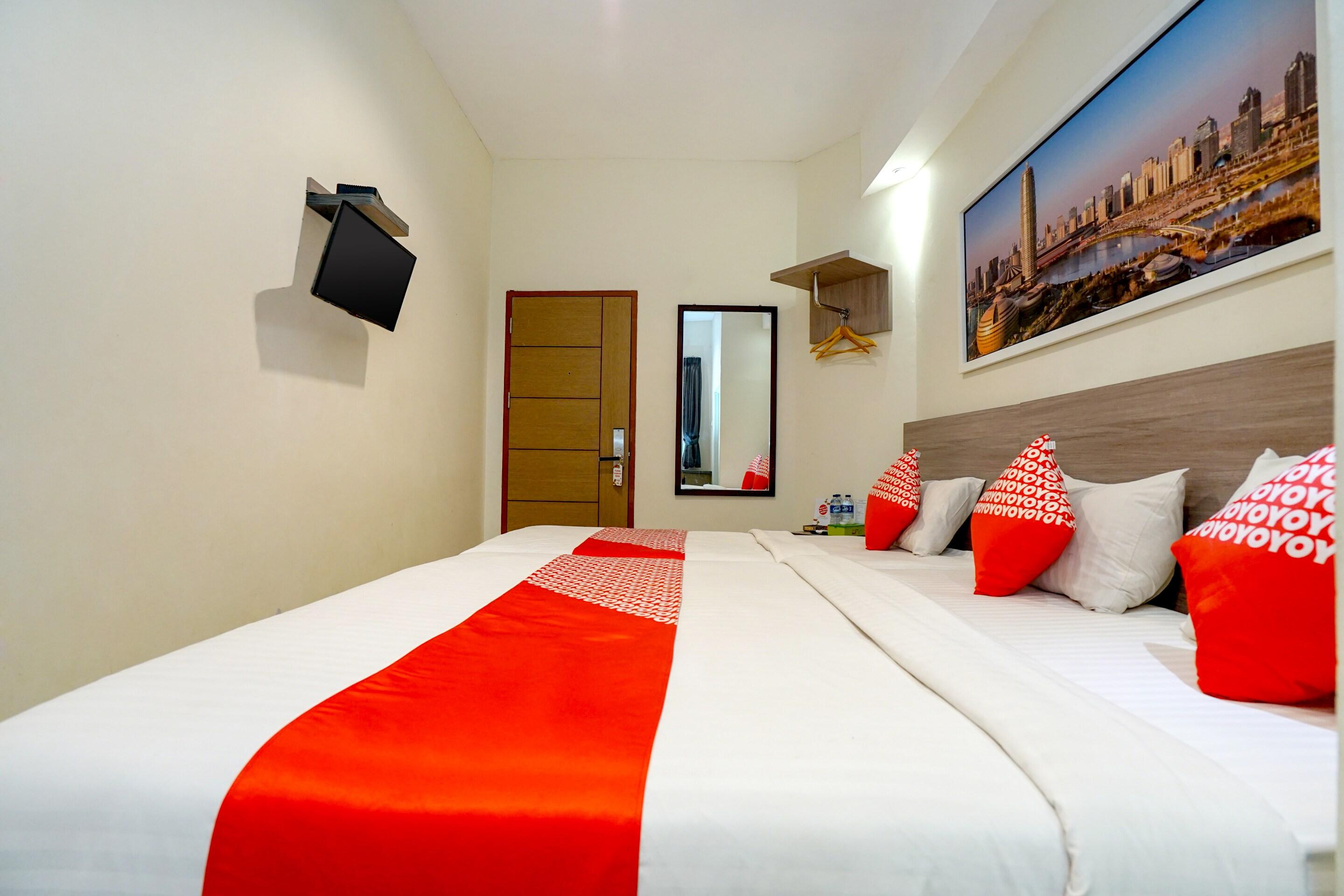 Oyo 251 The Maximus Inn Hotel Palembang Extérieur photo