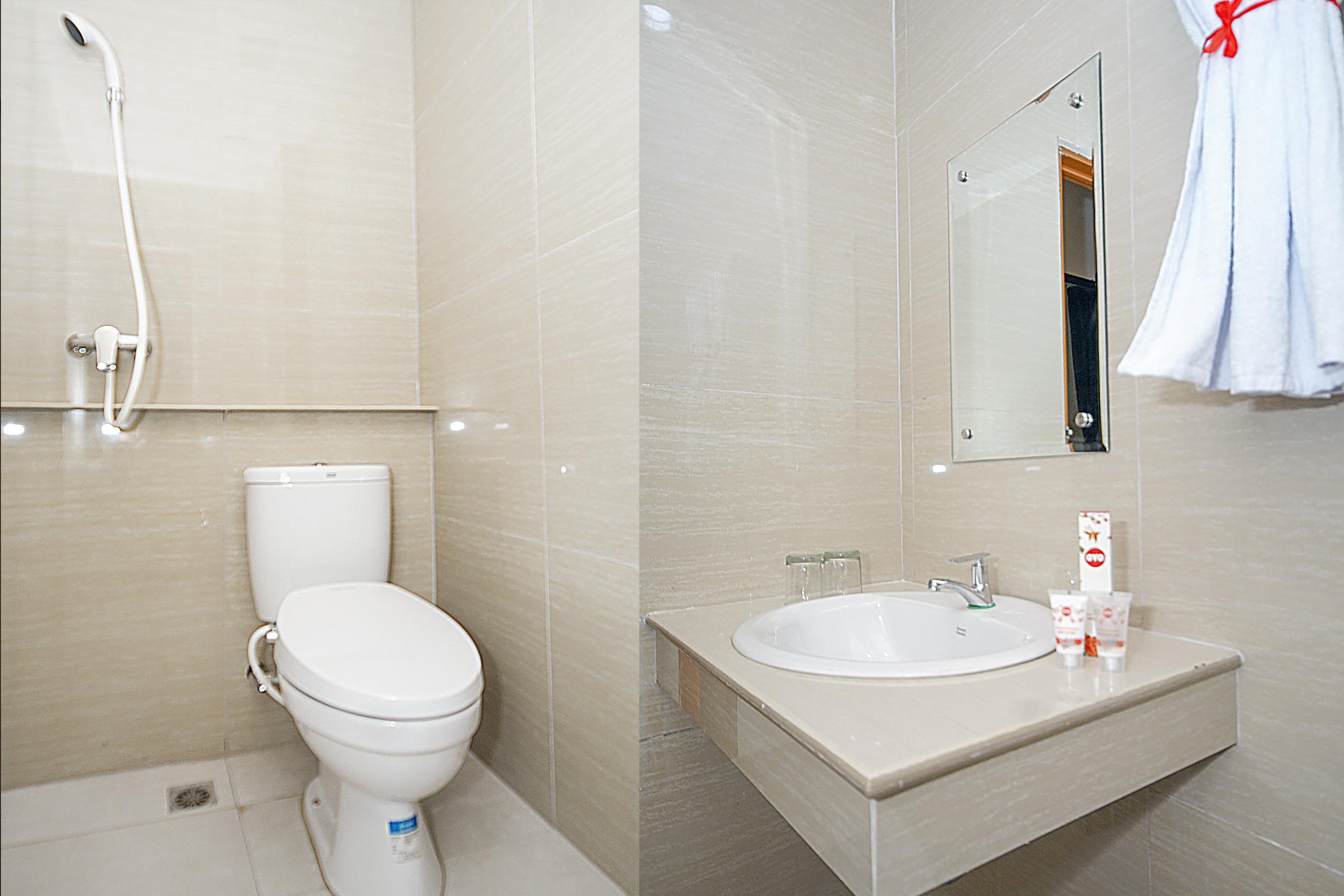 Oyo 251 The Maximus Inn Hotel Palembang Extérieur photo
