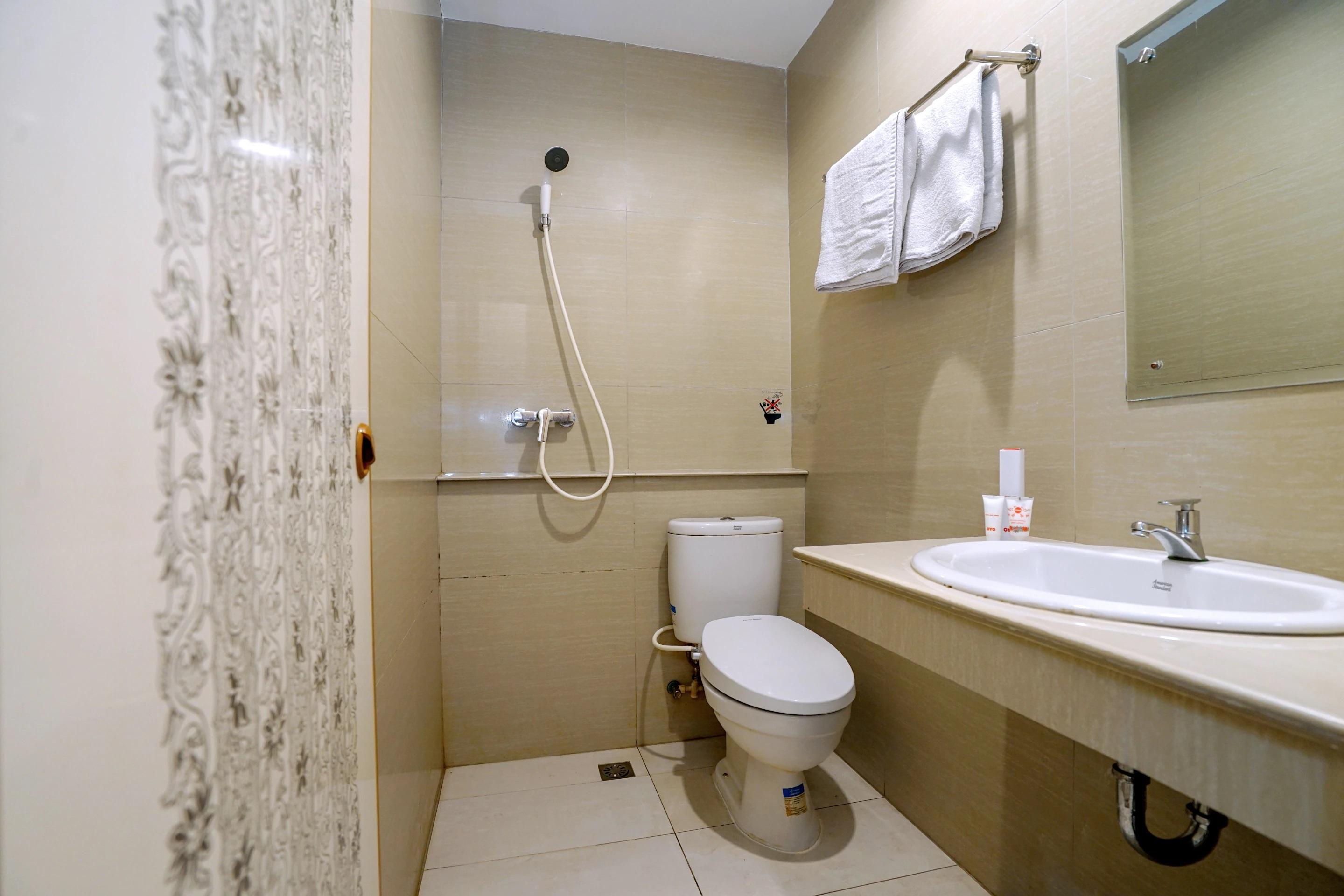 Oyo 251 The Maximus Inn Hotel Palembang Extérieur photo