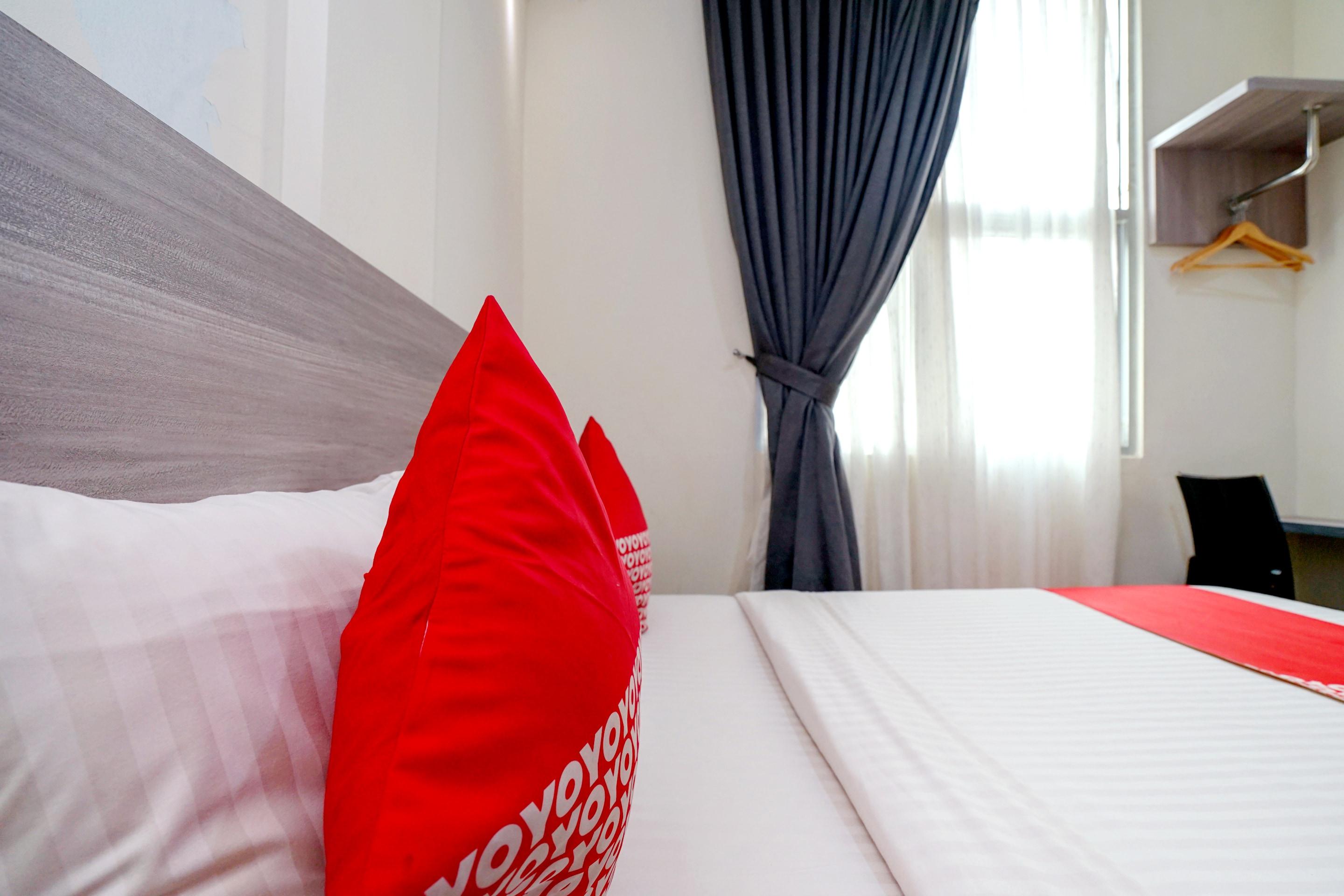 Oyo 251 The Maximus Inn Hotel Palembang Extérieur photo