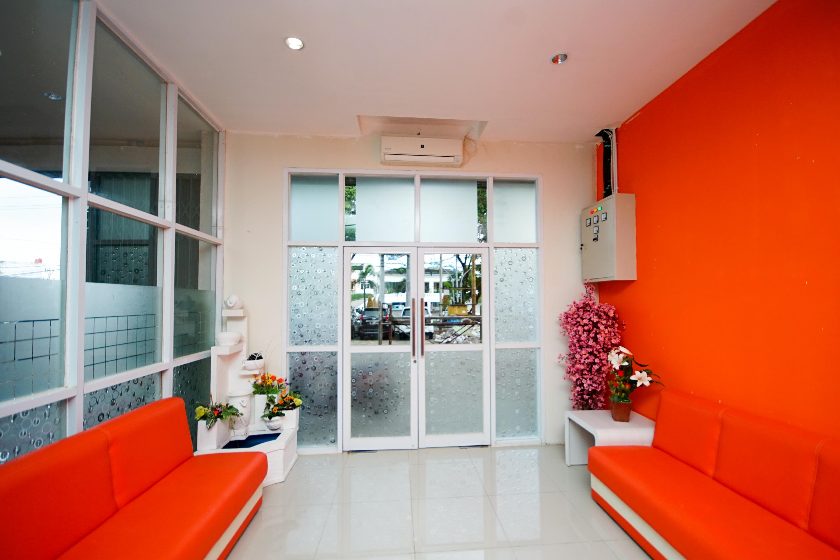 Oyo 251 The Maximus Inn Hotel Palembang Extérieur photo