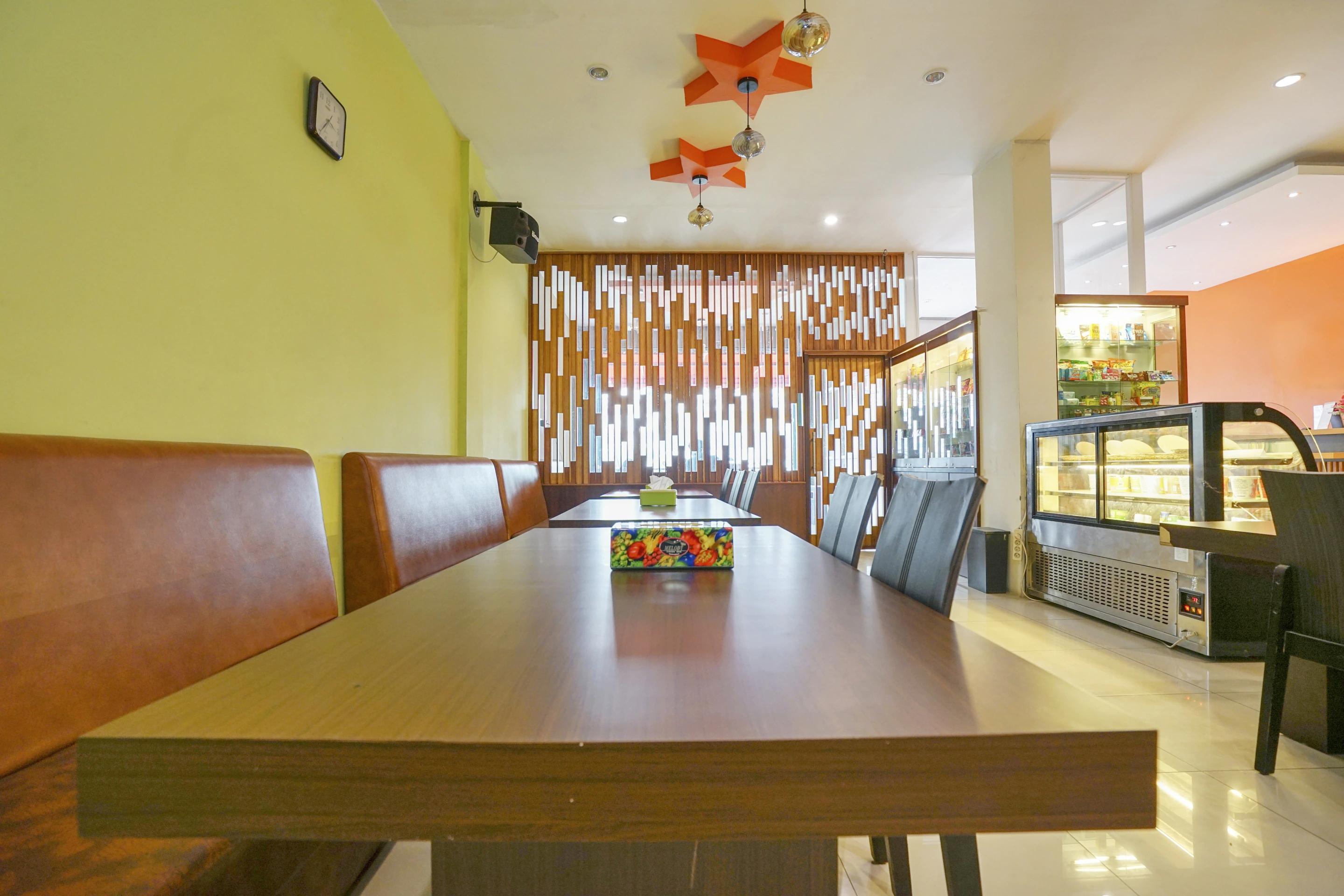 Oyo 251 The Maximus Inn Hotel Palembang Extérieur photo