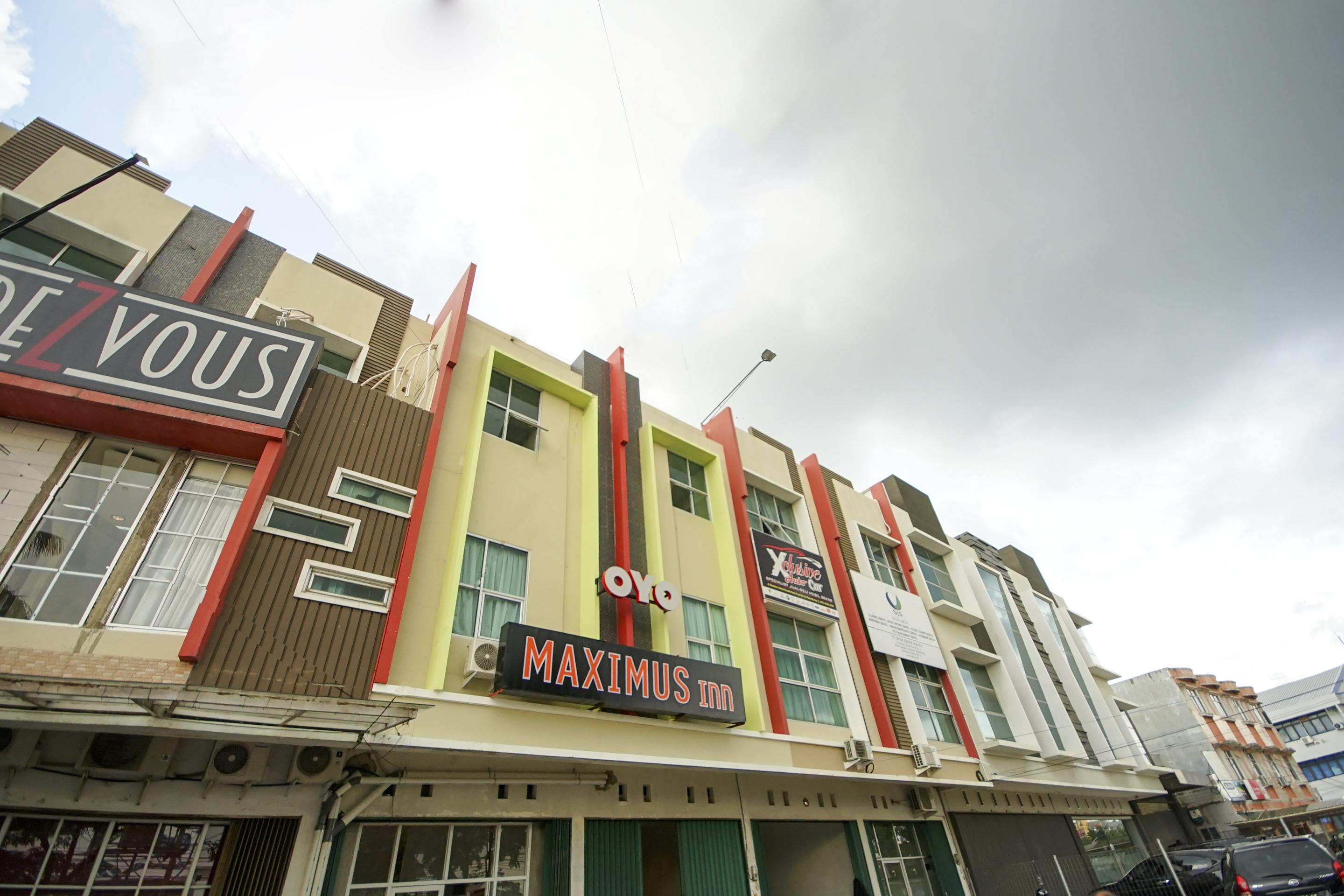 Oyo 251 The Maximus Inn Hotel Palembang Extérieur photo