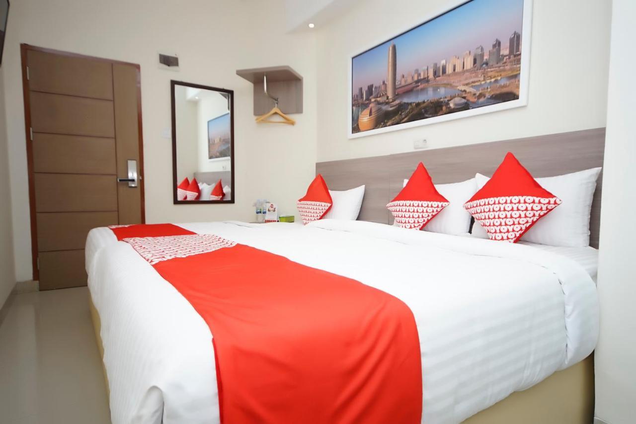 Oyo 251 The Maximus Inn Hotel Palembang Extérieur photo