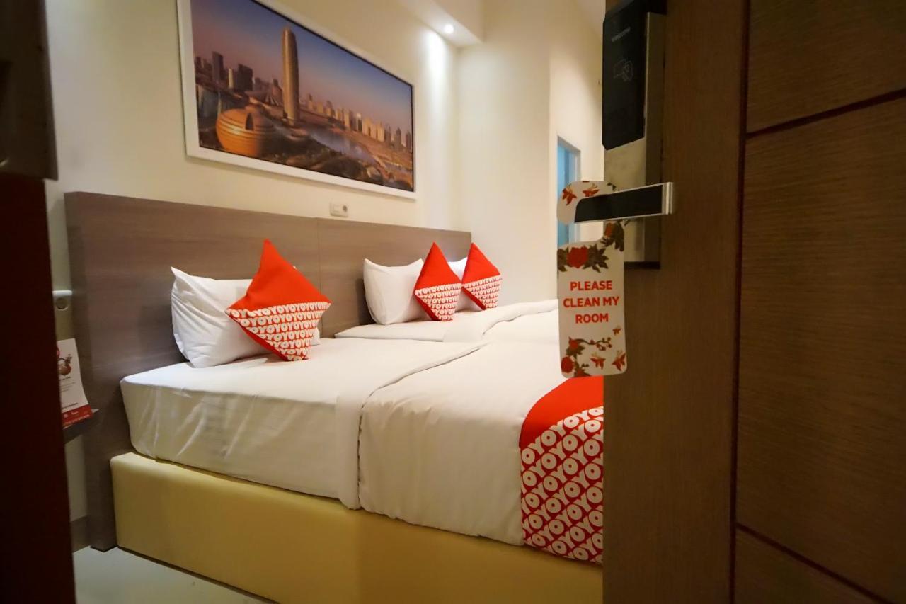 Oyo 251 The Maximus Inn Hotel Palembang Extérieur photo