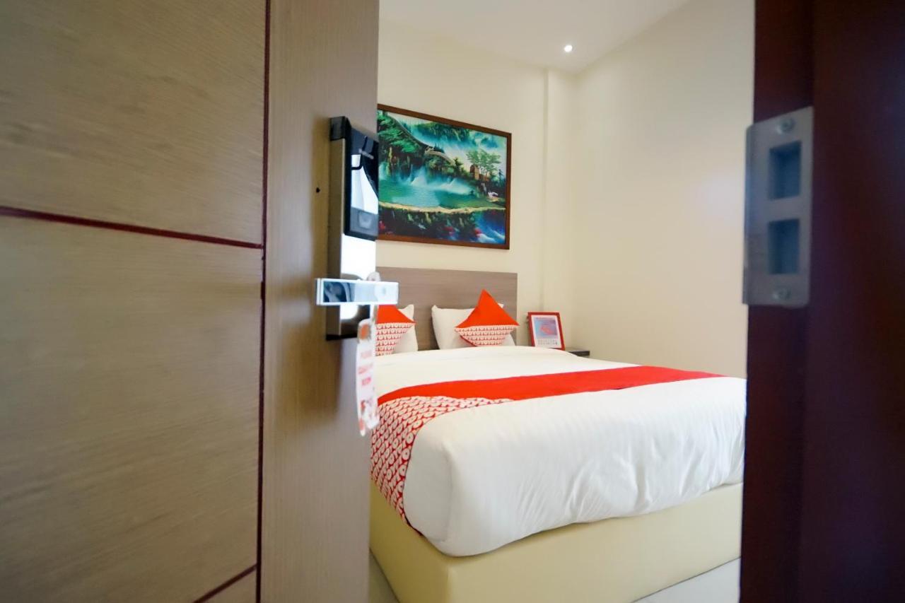 Oyo 251 The Maximus Inn Hotel Palembang Extérieur photo