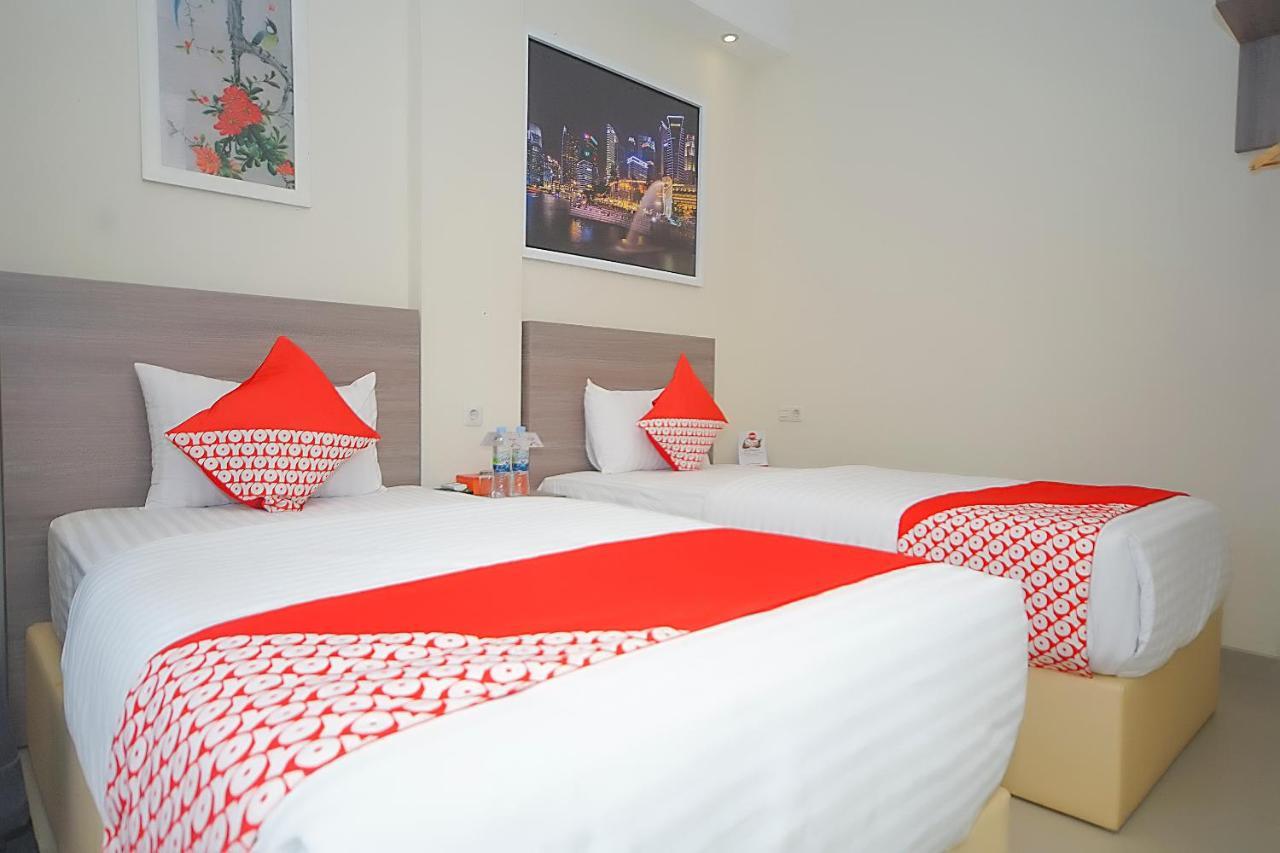 Oyo 251 The Maximus Inn Hotel Palembang Extérieur photo