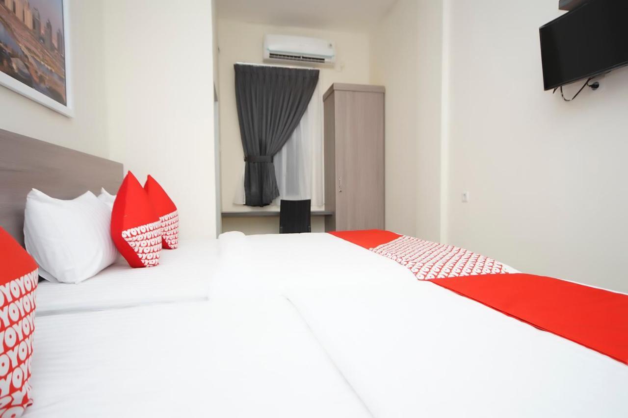 Oyo 251 The Maximus Inn Hotel Palembang Extérieur photo