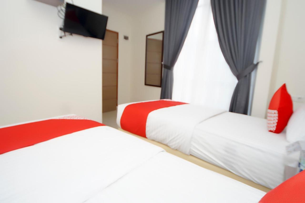 Oyo 251 The Maximus Inn Hotel Palembang Extérieur photo