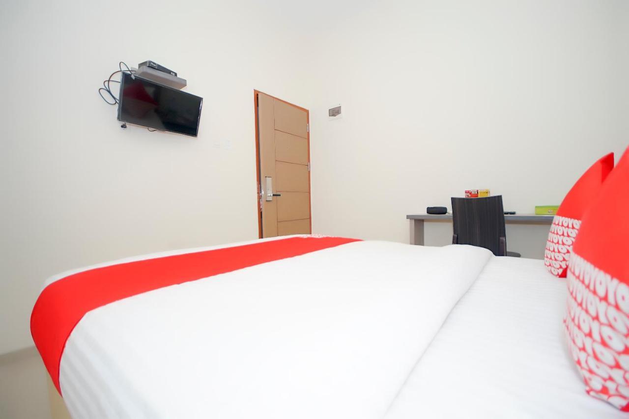 Oyo 251 The Maximus Inn Hotel Palembang Extérieur photo
